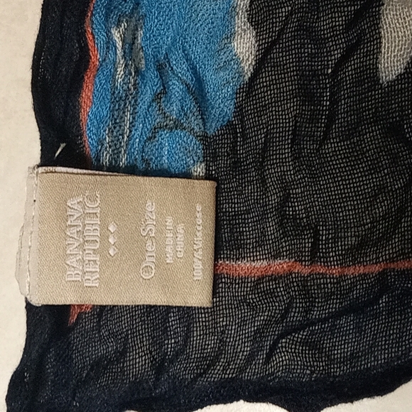 Flowery Banana Republic 100% viscose 45"×45" scarf - Picture 2 of 2